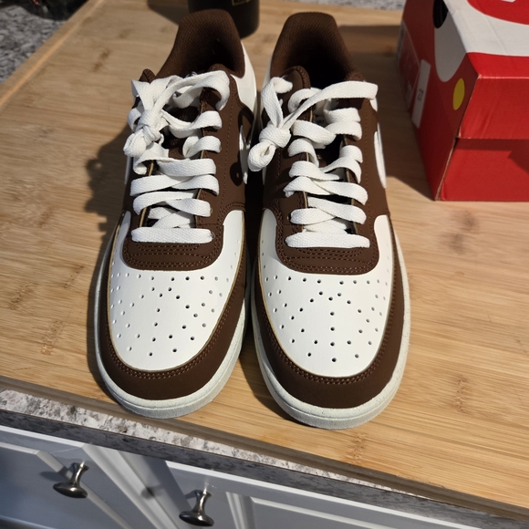 New In Box Nike Court Vision Low P Women’s Athletic Shoes - Sail/Cacao W 8.5 - Picture 8 of 12